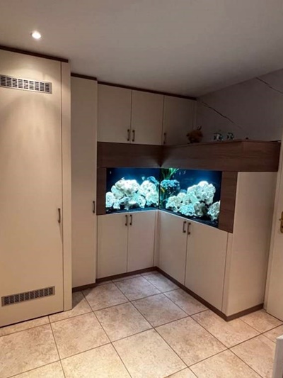 Badezimmer mit Aquarium